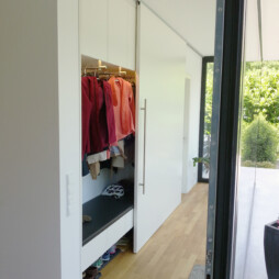 Garderobe mit Schiebetüre